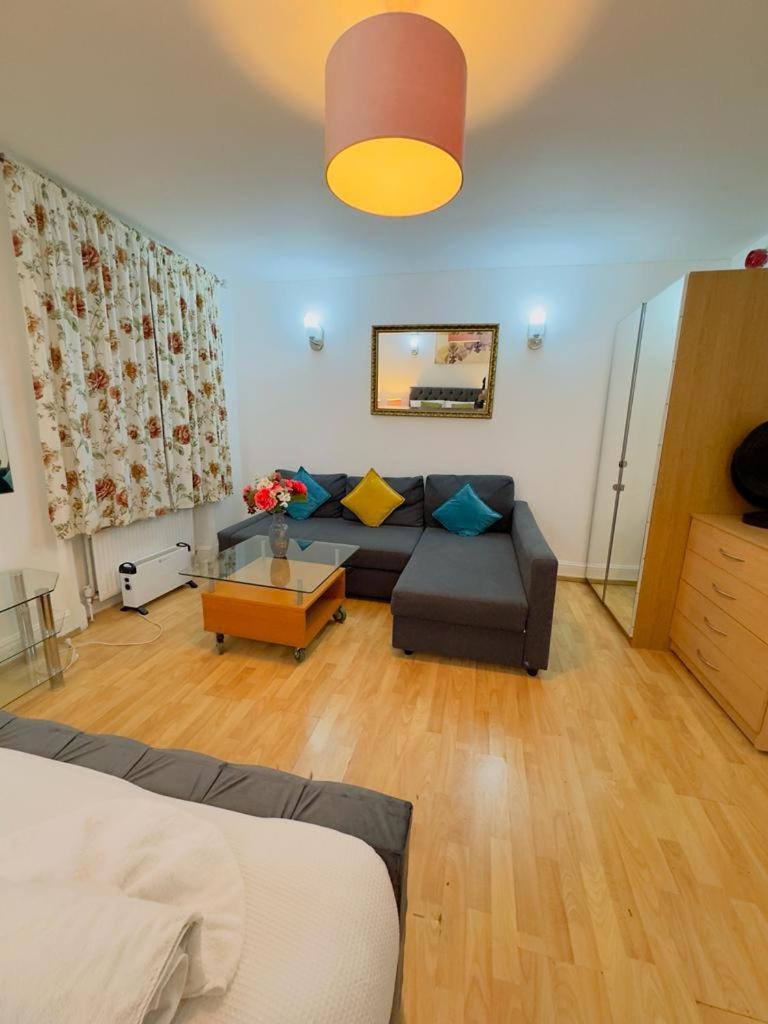 Bright Budget Studio Apartment In Central London Exterior foto